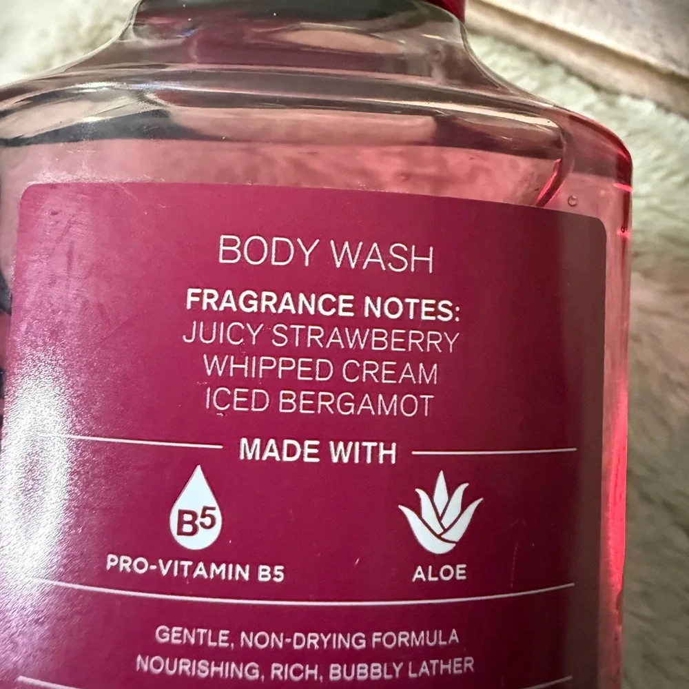 Bath & Body Works Strawberry Snowflakes Collection - Pink and White